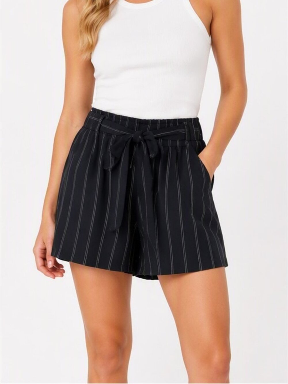 Wilfred Georgette Pinstripe Shorts Size Small Aritzia #67902